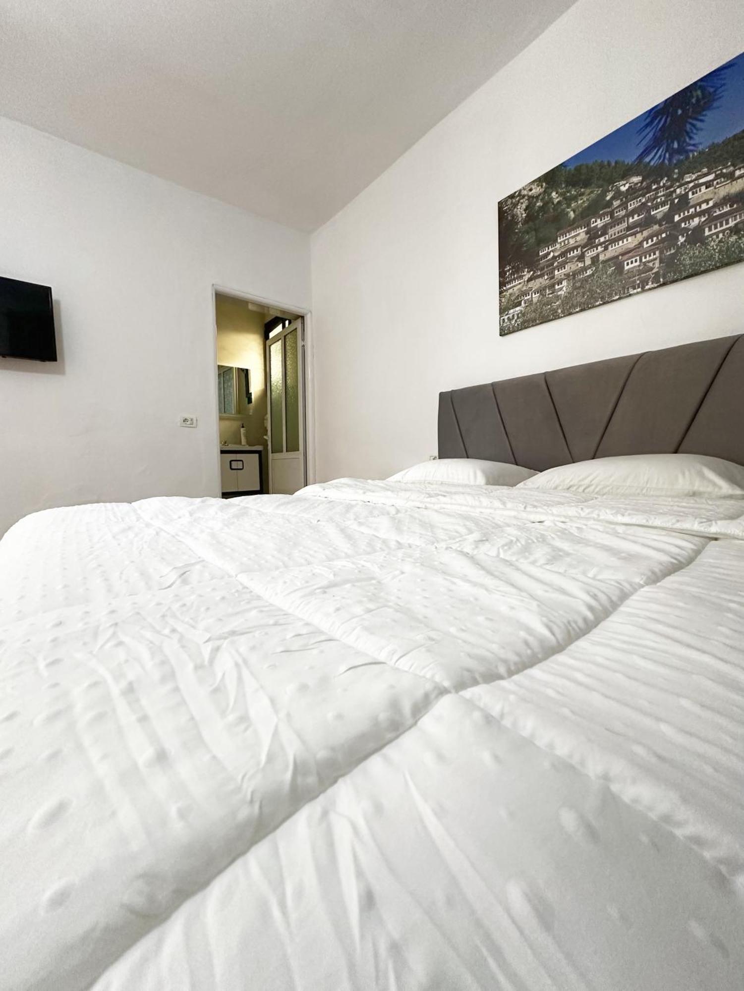 Hotel Villa Edis Μπεράτ Εξωτερικό φωτογραφία